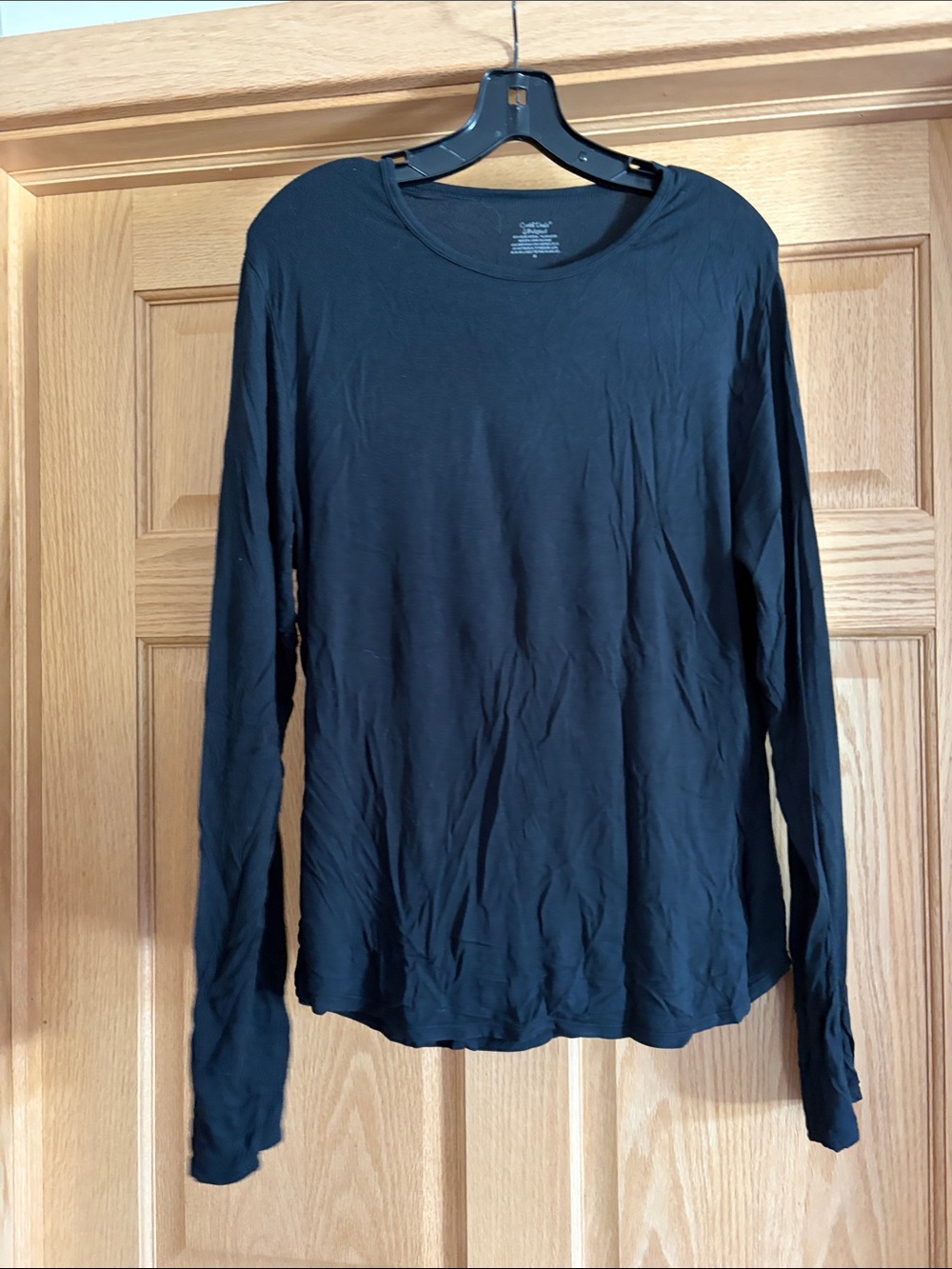 Woman's Black Long-Sleeve Crew Neck Shirt